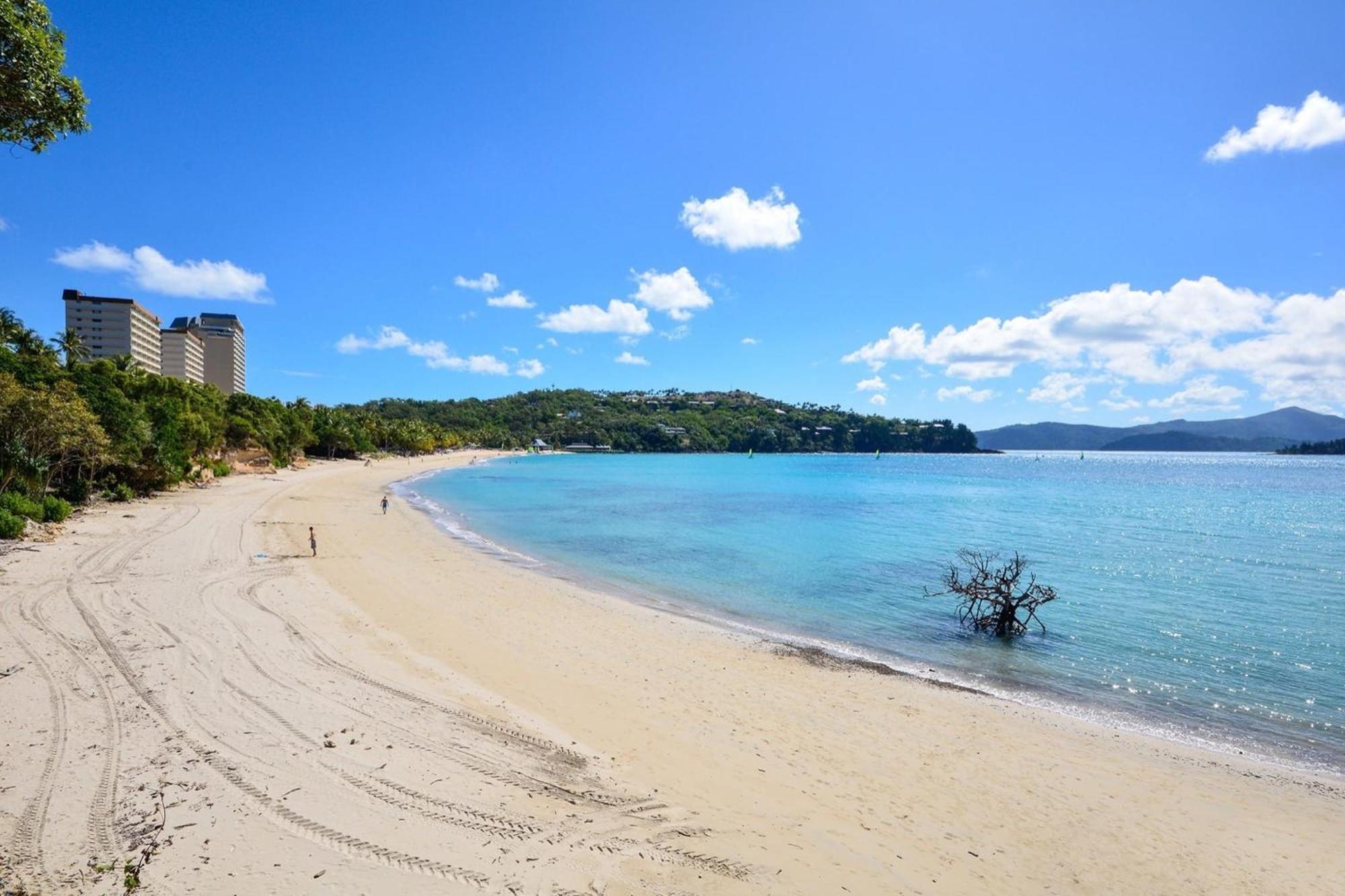 Beachfront Hamilton Island Exterior photo